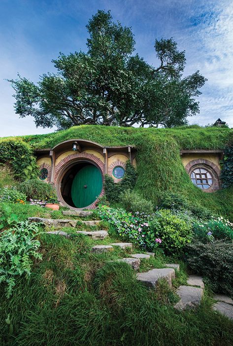 Bilbo Baggins House, Casa Do Hobbit, Casa Dos Hobbits, Tauranga New Zealand, Casa Hobbit, North Island New Zealand, Underground Homes, Bilbo Baggins, Movie Set