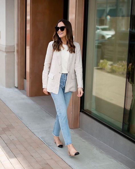 Linen Blazer Linen Blazer Outfit Women, Linen Blazer Outfit, Spring Office Outfits, Minimalistic Outfits, Blazer Outfits For Women, Office Wear Women, Clothing Staples, Blazer Jeans, Elegantes Outfit