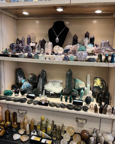 Crystal shop, witches, and spiritual tools Crystal Collection Display, Aesthetic Crystals, Sacred Space Altar, Spiritual Vibes, Witchy Room, Crystal Shelves, Displaying Crystals, Crystal Aesthetic, Crystal Display