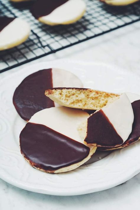 vegan black & white cookies from Hot For Food - need coconut oil and almond-creamer Half Moon Cookies, New York Cookies, Empire Cookie, Moon Cookies, Flavored Coffee Creamer, White Cookies, Best Holiday Cookies, Black And White Cookies, I'm Fat