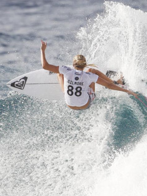 Stephanie Gilmore (AUS) at the Roxy Pro Gold Coast Snapper Rocks 2016 Australia Roxy Brand and lifestyle www.roxy.com @Roxy By Roxy Stephanie Gilmore, Hot Surfers, Train Insane Or Remain The Same, Surf Aesthetic, Surf Turf, Pro Surfers, Surf Vibes, Surfing Pictures, Surf Poster