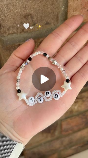 auras moonstone 🌙✨ on Instagram: "The TTPD countdown really is on 🤍🪶  Tried out another option of how to do these wavy bracelets 🤍 Not sure if I’m converted yet, but always fun to try!🥰  #ttpd #taylorswift #swiftie #thetorturedpoetsdepartment #friendshipbracelets #tutorial #erastour" How To Do Bracelet, Atwtmvtvftv Bracelet, Wavy Friendship Bracelet, Duo Eras Tour Bracelets, How To Make A Wavy Bracelet, Wavy Bracelet Tutorial, Wavy Bracelet, Wavy Bead Bracelet Tutorial, Ttpd Bracelets Ideas