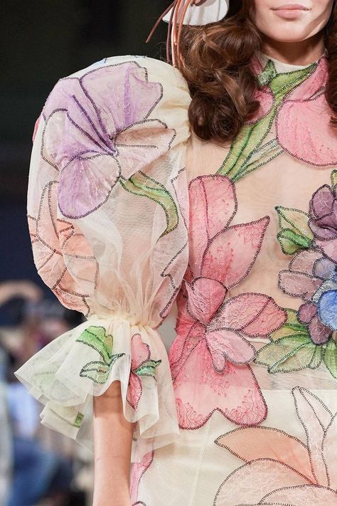 Detail Couture, Cheap Ideas, Couture Embroidery, Floral Fashion, Embroidery Fashion, Flower Fashion, Fashion Pictures, Fashion Details, Couture Fashion