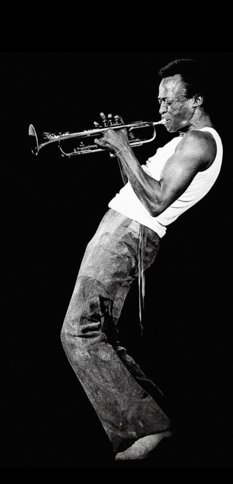 MILES DAVIS Music Wallpaper Iphone, Jazz Music Art, Iphone Images, Iphone Image, Arte Jazz, Musician Portraits, Jazz Players, Musician Photography, Jazz Bar