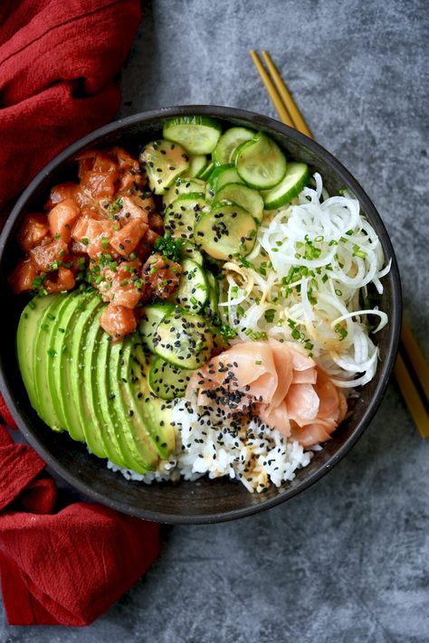 spicy salmon roll sushi bowl Salmon Roll Sushi, Salmon Sushi Bowl Recipe, Salmon Sushi Bowl, Spicy Salmon Roll, Spicy Salmon Sushi, Salmon Sushi Rolls, Sushi Bowl Recipe, Salmon Roll, Roll Sushi