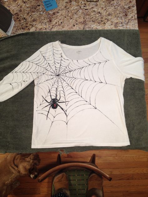 Painted spider and web on a shirt Spider Shirt Diy, Spider Shirt Design, Homemade Tshirt Ideas, Spider Bleach Shirt, Sweater Painting Ideas, Diy Spiderman Shirt, Spiderman Shirt Design, Bleach Sweatshirt Diy, Hoodie Painting Ideas