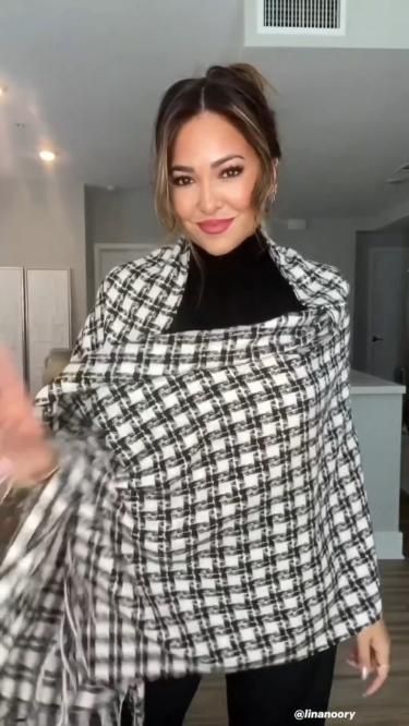 Shawl Outfit, Scarf Wearing Styles, Ways To Tie Scarves, Diy Fashion Scarf, Ways To Wear A Scarf, How To Wear A Scarf, Scarf Outfit, Dresses Aesthetic, Scarf Women Fashion