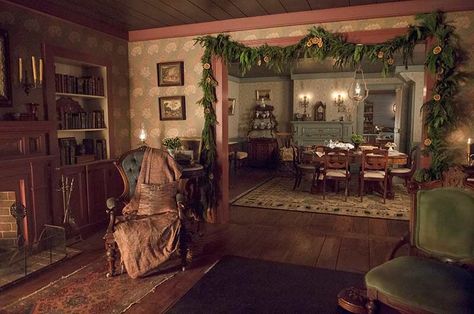 Little Women House, Trends For 2024, Louisa May Alcott, Set Decor, Little Women, Victorian Christmas, Christmas Aesthetic, Cozy Christmas, Emma Watson