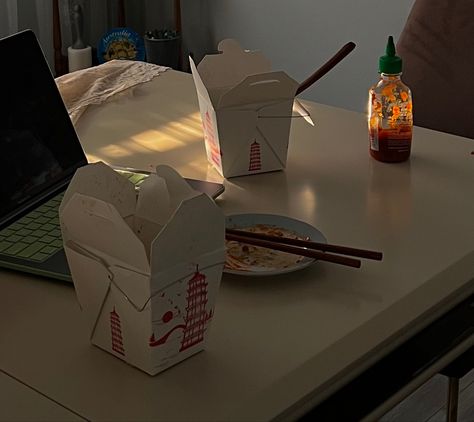 Takeout Dinner Aesthetic, Chinese Takeout Date Night, Food Containers Aesthetic, Superhero Life Aesthetic, Cute Chinese Aesthetic, Chinese Dinner Aesthetic, Chinese Take Out Aesthetic, Chinese Cuisine Aesthetic, Chinese Snacks Aesthetic