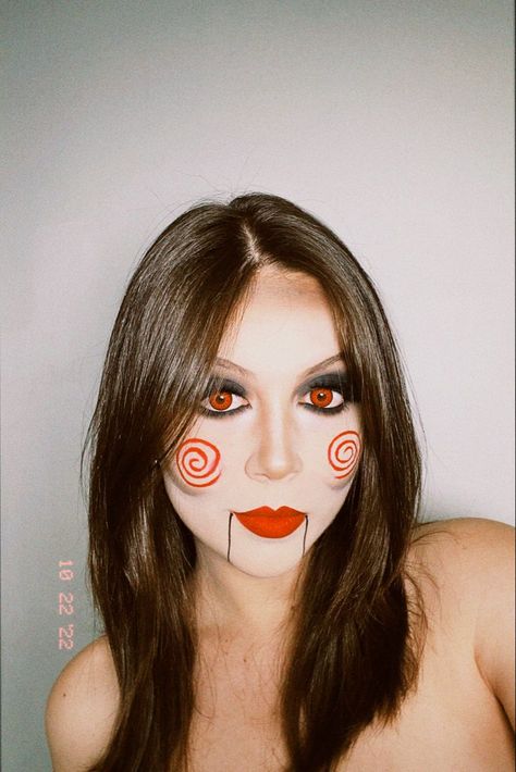 Saw Diy Costume, Saw Woman Costume, Easy Jigsaw Makeup, Halloween Jigsaw Costume, Woman Jigsaw Costume, Saw Outfit Halloween, Billy Jigsaw Costume, Jigsaw Face Paint, Jigsaw Costume Women Make Up