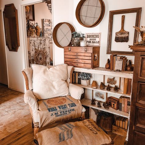 Western Living Room, Ranch House Decor, Western Rooms, I Will Be Back, Being Lazy, Vintage Farmhouse Decor, Western Homes, Taking A Break, Western Home Decor