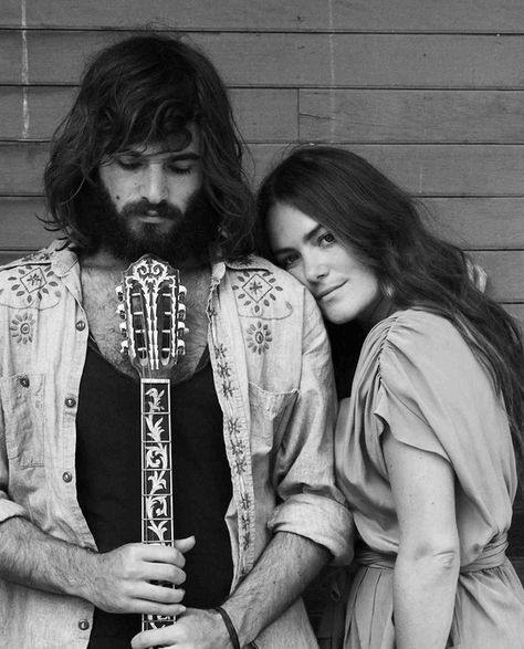 Angus and Julia Stone\\ i love they're music. Folk Band Photography, Duet Photoshoot, Singer Photoshoot Ideas, Musician Photoshoot, Duo Photoshoot, Angus And Julia Stone, Musician Studio, Band Couple, Pagan Poetry