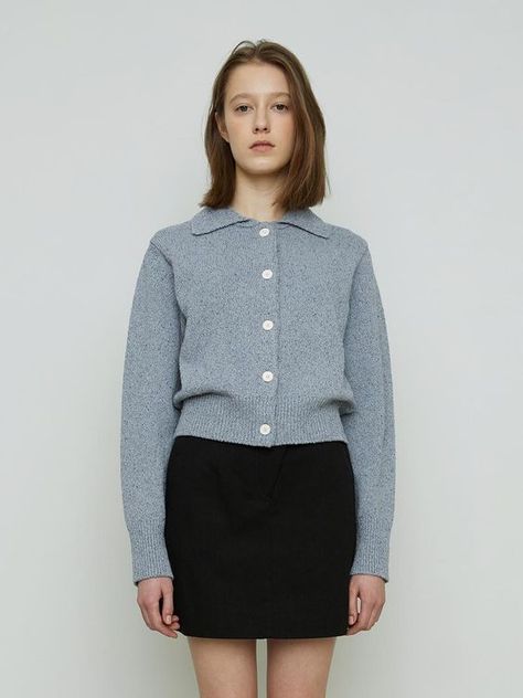 one of the worst purchases. The quality is terrible the maximum price is 10 euros for this product. this is not cashmere!!! Buttoned Sweater Outfit, Collar Sweater Outfit, F1 Clothes, 90s Minimalism, Nerd Outfits, Collared Cardigan, Curated Closet, Camille Rowe, Collared Sweater