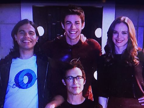 Og Team Flash Picture, The Flash Desktop Wallpaper, The Flash Cast, The Flash Cw, Doctor Wells, Flashy Flash, The Flash Season 1, Team Flash, Cole M Sprouse