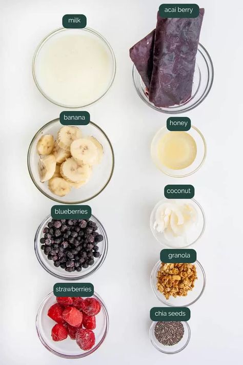 This recipe is everything you need to know about making an Acai Bowl at home! Simple ingredients, even more simple to make, and absolutely delicious! You're definitely missing out if you haven't jumped on the bowl trend! #acai #acaibowl #breakfast Acai Bowl At Home, Diy Acai Bowl, Acai Bowl Recipe Easy, Homemade Acai Bowl, Acai Recipes, Smoothie Bowls Recipe Easy, Bowl Recipes Easy, Smoothie Bowl Recipe Healthy, Acai Bowls Recipe