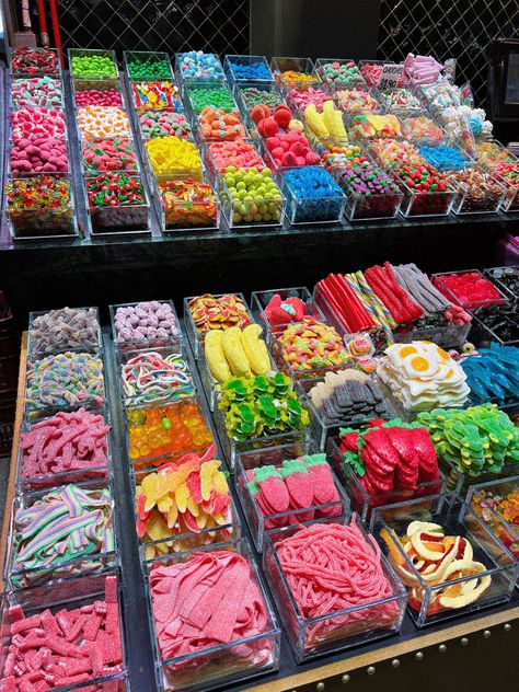 Candy Store Design, Candy Salad, Sleepover Snacks, Frosty Recipe, Jelly Sweets, Gummy Candies, Summer Candy, Jelly Bears, Sweets Candy