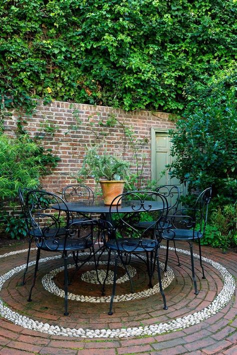 Outdoor Space Inspiration Small Brick Patio, Decking Ideas, Townhouse Garden, Brick Patio, Brick Paving, Patio Pergola, Brick Garden, Brick Patios, Pergola Patio