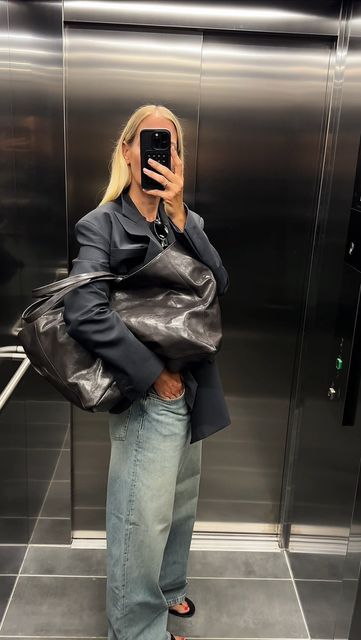 MIRJA KLEIN on Instagram: "… slouchy hobo bags 💼 #dailystyle #falltrends" Hobo Bag Outfit, Slouchy Tote, Slouchy Bag, Handbag Essentials, Bag Outfit, Oversized Bag, Hobo Bags, Hobo Handbags, Style Women