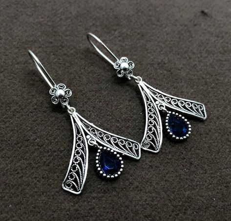 Blue Sapphire Jewelry, Diy Jewelry Earrings, Silver Embroidery, Filigree Jewelry, Turkish Jewelry, Gold Jewellery Design Necklaces, Filigree Earrings, Silver Jewelry Handmade, Geometric Jewelry