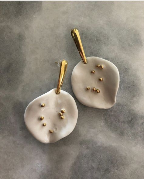 Handmade Ceramic Earrings, Clay Jewellery Handmade, Pottery Earrings, Ceramic Jewerly, Ceramics Bowls Designs, Jewelry Product Shots, Fimo Jewelry, Porcelain Earrings, Ceramic Earrings