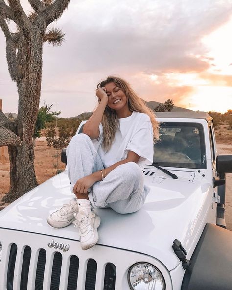 Alex Centomo, Summer Instagram Pictures, Jeep Photos, Car Poses, Selfie Poses Instagram, Cute Instagram Pictures, Instagram Feed Inspiration, Pic Pose, Jeep Girl