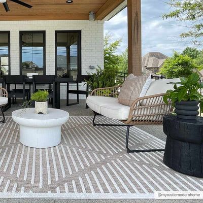 Anah Black Outdoor Rug curated on LTK Outdoor Patio With Rug, Outdoor Veranda Ideas, Transitional Outdoor Furniture, Simple Outdoor Patio, Outdoor Rugs Patio Ideas, Outdoor Rug Ideas, Outdoor Patio Furniture Ideas, Outdoor Covered Patio, Patio Rug