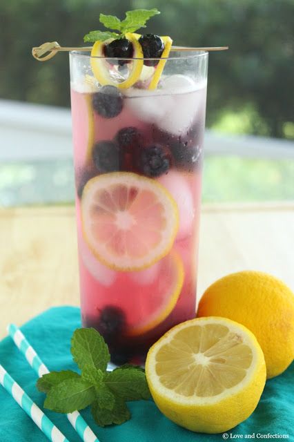 Lemon Water Detox Recipe, Blueberry Water, Lemon Water Health Benefits, Lemon Juice Benefits, Water Health Benefits, Hot Lemon Water, Detox Kur, Lemon Health Benefits, Lemon Uses