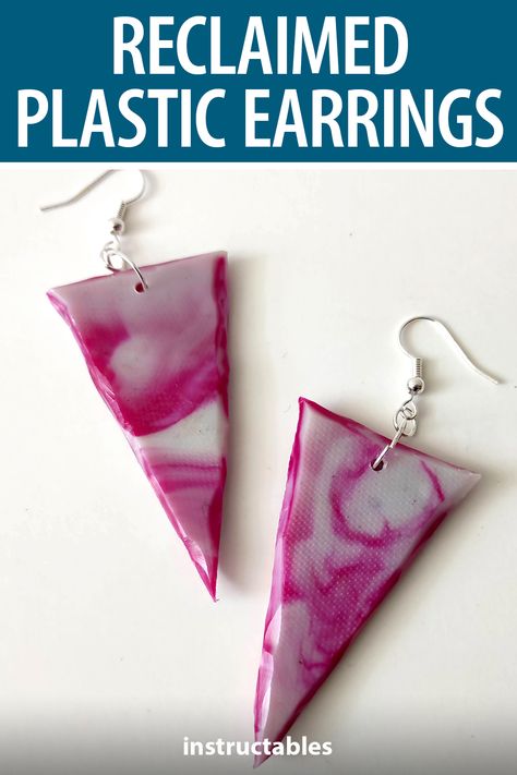 Melted Plastic Jewelry, Diy Plastic Earrings, Recycle Jewelry Ideas, Diy Crafts From Recycled Materials, Recycled Plastic Earrings, Recycled Earrings Diy, Upcycle Jewelry Ideas, Recycled Jewelry Upcycling, Diy Recycled Earrings