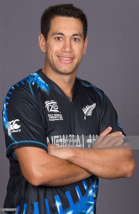 News Photo : Ross Taylor of New Zealand at the headshot... Ross Taylor, Rose Taylor, Cricket Player, Cricket Players, World Cricket, Dhaka Bangladesh, Still Image, Personalities, New Zealand