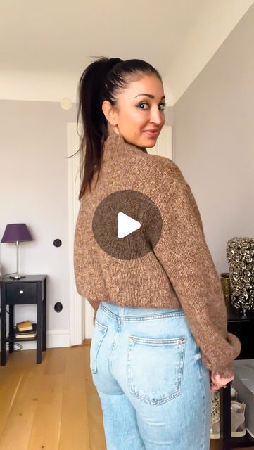 Clothes Tricks, Cropped Sweater Outfit, Sweater Hacks, Clothes Tips, Instagram Style, Diy Clothing, Loose Sweater, Cropped Sweater, Daily Outfits