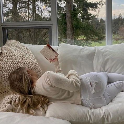 Nora Stephens, Annie Walker, Dirty Air, Beach Reading, Dream Lifestyle, Slow Living, Mode Inspiration, Book Aesthetic, Old Money