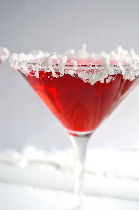 Christmas Beverages, Christmas Drinks Alcohol Recipes, Christmas Drinks Alcohol, Holiday Drink, Holiday Cocktail Party, Peach Juice, Fun Foods, Christmas Cocktails, Christmas Cocktails Recipes