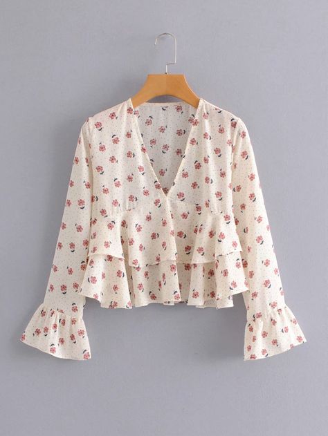 Allover Floral Print Ruffle Hem Blouse Check out this Allover Floral Print Ruffle Hem Blouse on Shein and explore more to meet your fashion needs! Outfit Elegantes, Ruffle Hem Blouse, Easy Outfit, Fashion Tops Blouse, Trendy Fashion Tops, Hem Blouse, Pretty Blouses, Fashionista Clothes, Crop Top Outfits