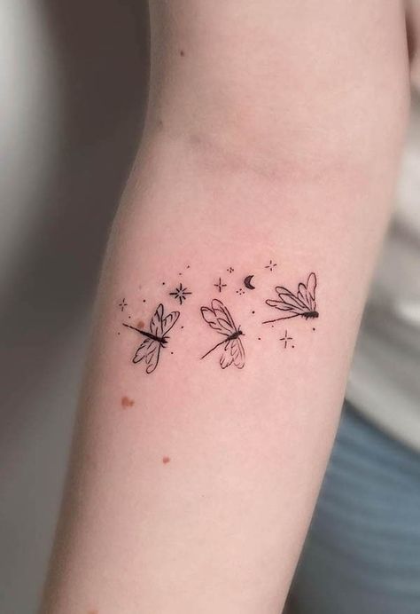 Whimsical Tattoos, Tato Minimal, Small Pretty Tattoos, Tatuaje A Color, Discreet Tattoos, Subtle Tattoos, Elegant Tattoos, Feminine Tattoos, Simplistic Tattoos