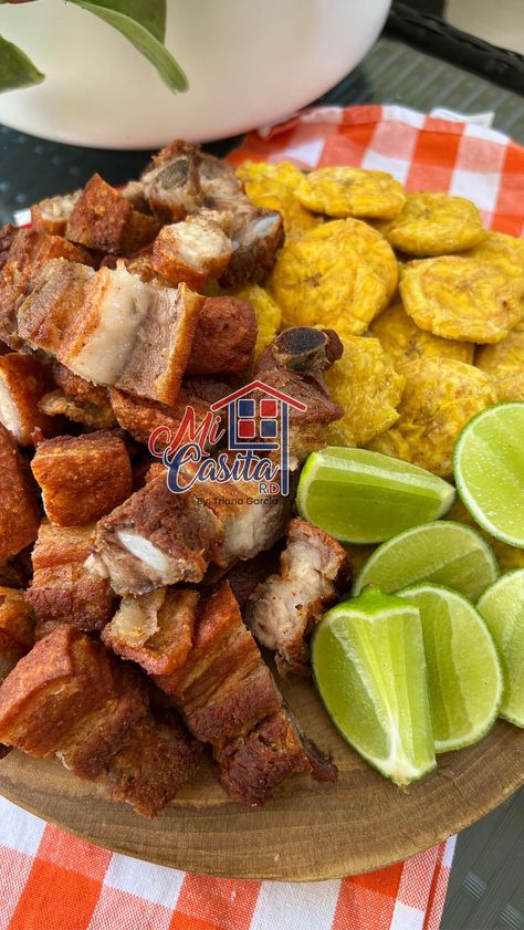 mi.casitard on Instagram: Chicharrones.🇩🇴🇩🇴🇩🇴🇩🇴 #chicharrones#republicadominicana🇩🇴#micasitard🏡🇩🇴#sabor#sabroso#cocina#comelones#delicias#migente#campo#criollo#cerdo Chicharrones Recipe, Dominicano Recipes, Boricua Recipes, Meal Prep Snacks, African Cooking, Dominican Food, Colombian Food, Cookout Food, Hispanic Food