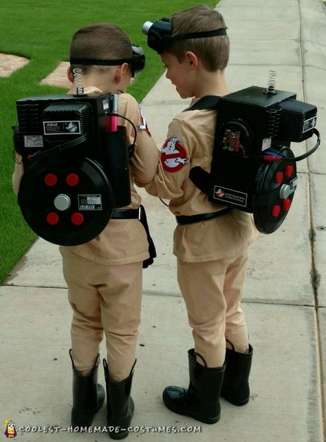 Coolest Homemade Costumes for DIY Costume Enthusiasts Ghostbuster Family Costume Ideas, Ghost Busters Costume Kids, Ghost Busters Costume Diy, Diy Ghostbusters Costume, Ghostbuster Halloween Costume, Ghostbusters Outfit, Ghostbusters Halloween, Diy Costumes Kids Boys, Diy Fantasia