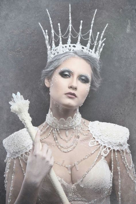 Winter Crown Ice Queen, Ice Queen Gown, Ice Queen Photoshoot, Ice Princess Aesthetic, Ice Queen Aesthetic, Ice Queen Outfit, Winter Wonderland Costume, Ice Woman, Ice Princess Costume