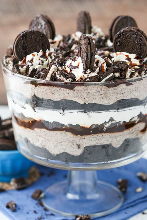 Oreo Cheesecake Trifle Recipe, Choc Trifle Desserts, Thanksgiving Truffle Bowl, Truffles Desserts Layered, Dessert Truffles Bowl, Brownie Parfait Cups, Brownie Truffle Bowl Trifle Desserts, Oreo Parfait Cups, Truffle Bowl Desserts