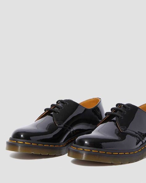 Leather Oxfords Women, Women Oxfords, Patent Leather Oxfords, Shoes Dr Martens, Black Dr Martens, Professional Wear, Patent Shoes, Leather Oxford Shoes, Patent Leather Shoes