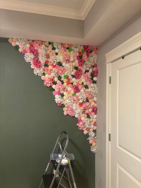 Home Design and Decor | Put up a flower wall in my bedroom | Facebook Wallpaper With Flowers, Bedroom Fun, Flower Ceiling, Build A Frame, Diy Ceiling, Temporary Wallpaper, Diy Bedroom, Clearing Clutter, Bedroom Ceiling