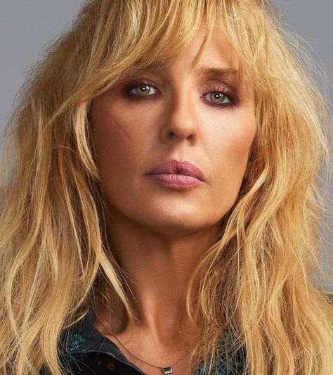 Emerson Miller on Instagram: "“I believe in loving with your whole soul and destroying anything that wants to kill what you love” @mzkellyreilly x @yellowstone" Beth Dutton Style, Caramel Blonde Hair, Kelly Reilly, Grey Curly Hair, Layered Hair With Bangs, New Hair Do, Hair Charms, Beth Dutton, Caramel Blonde