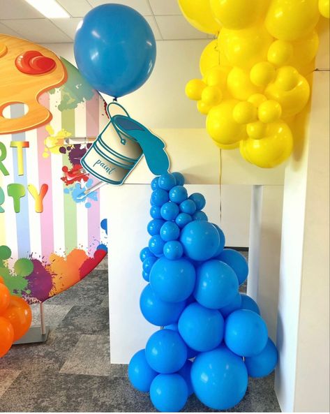 Color Themed Party, Last Day Of School Party, Crayola Birthday Party, Art Party Decorations, Art Themed Party, Painting Birthday Party, Colorful Decorations, Paint Themes, Bridal Shower Balloons