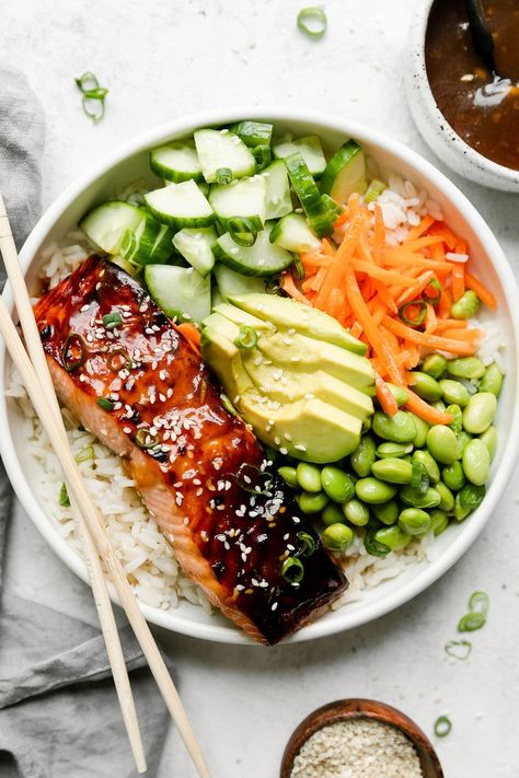 Teriyaki Salmon Bowl (Easy 30 Minute Dinner) Salmon Bowl Easy, Teriyaki Salmon Bowl, Meal In A Bowl, Broiled Salmon, Salmon Bowl, 30 Minute Dinners, Teriyaki Salmon, Salmon And Rice, Weeknight Dinner Recipes Easy