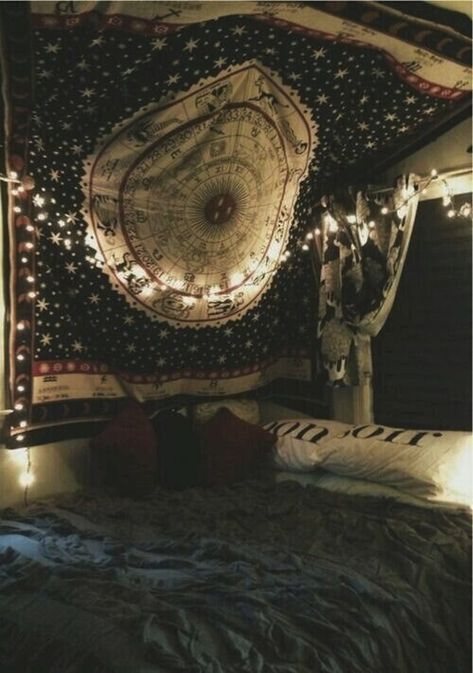 ideas to hang christmas lights in a bedroom Dark Bohemian Decor, Fairy Lights On Wall, Ceiling Tapestry, Boho Hippie Home, Christmas Lights In Bedroom, Bohemian Dorm, Boho Apartment Decor, Boho Dorm Room, Hippie Bedding