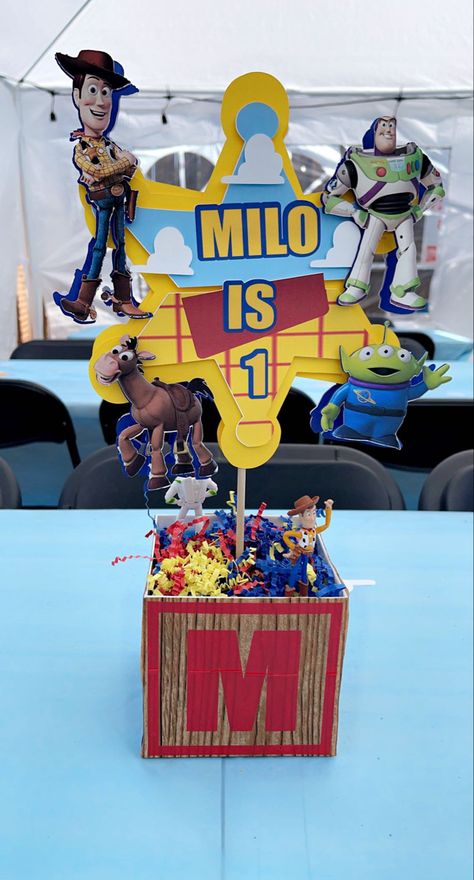 Toys Story Centerpieces, You Story Centerpieces, 2 Infinity And Beyond Centerpiece, Toy Story Birthday Party Ideas Centerpieces, Toy Story Birthday Party Centerpieces, Toy Story Birthday Table Centerpieces, Toy Story Centerpieces Ideas Diy, 1st Birthday Toy Story Theme, Toy Story Party Centerpieces