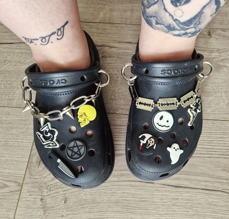 Showing my emo goth side with customised crocs using jibbitz and chains. Punk Crocs, Emo Crocs, Goth Crocs, Crocs With Jibbitz, Crocs Outfit, Crocs Fashion, Goth Shoes, Clothes Wishlist, Crocs Jibbitz