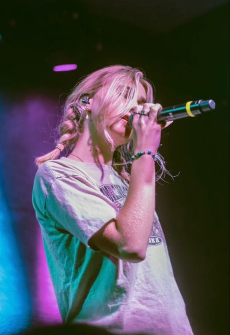 Claire Rosinkranz Wallpaper, Claire Rosinkranz Concert, Music Songs Lyrics, Claire Rosinkranz, Blonde Singer, Phineas E Ferb, Music Aesthetic, Songs Lyrics, Girl Bands