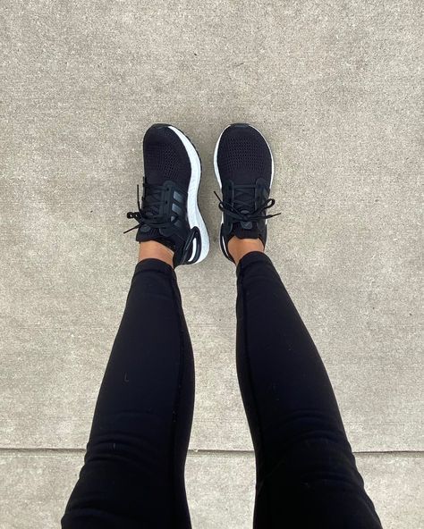 Workout Outfits With Black Shoes, Womens Black Running Shoes, Black Casual Tennis Shoes, Black Sport Shoes Outfit, Sneakers Womens Adidas, Black Sports Shoes Outfit, Black Nike Tennis Shoes, Black Tennis Shoes Outfit Summer, Womens Black Tennis Shoes