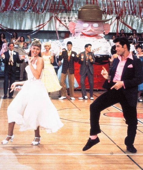 Born to hand jive!! Greece Movie, Grease Aesthetic, Prom Songs, Grease 1978, Grease Movie, Grease Is The Word, Hand Jive, Dance Movies, Through The Decades