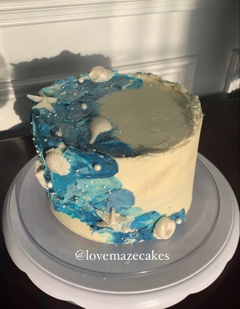 Dream Birthday Cake, Ocean Themed Cake, Bolo Tumblr, Hawaiian Birthday Cakes, Ocean Birthday Cakes, Summer Birthday Cake, Beach Birthday Cake, Ocean Cake, Birthday Cake Decorating Ideas